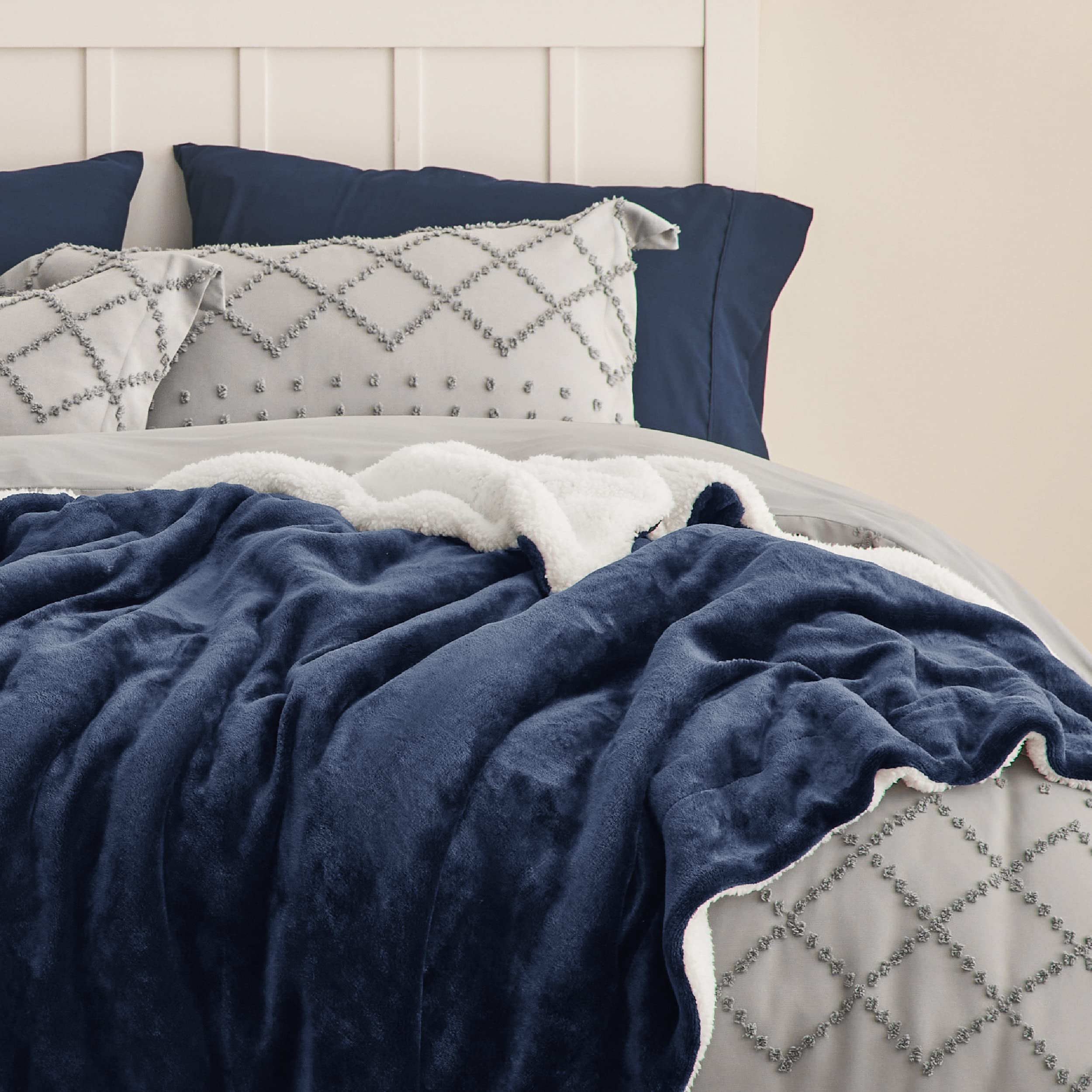 Bedsure GentleSoft Sherpa Fleece Blankets Queen Size