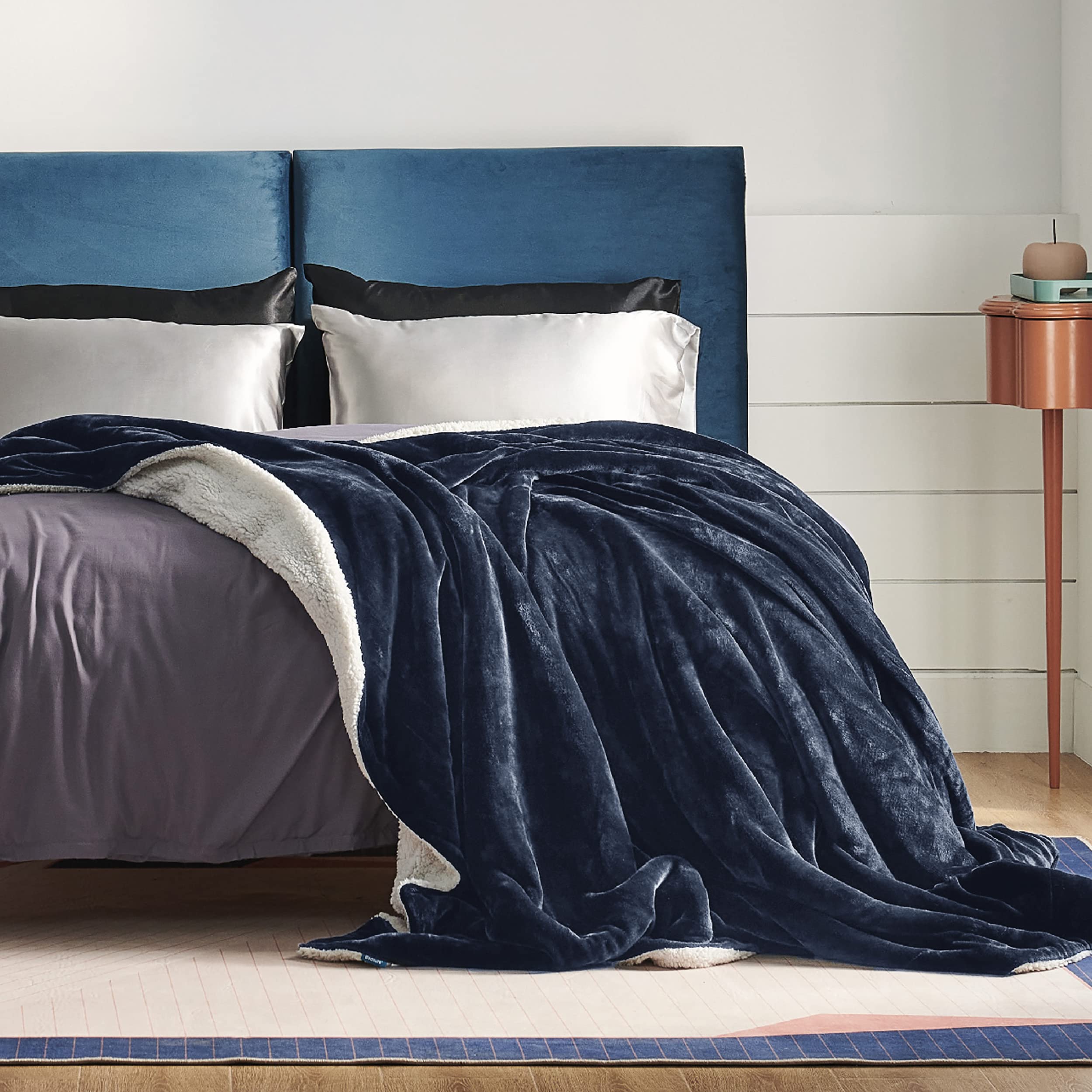 Bedsure GentleSoft Sherpa Fleece Blankets Queen Size